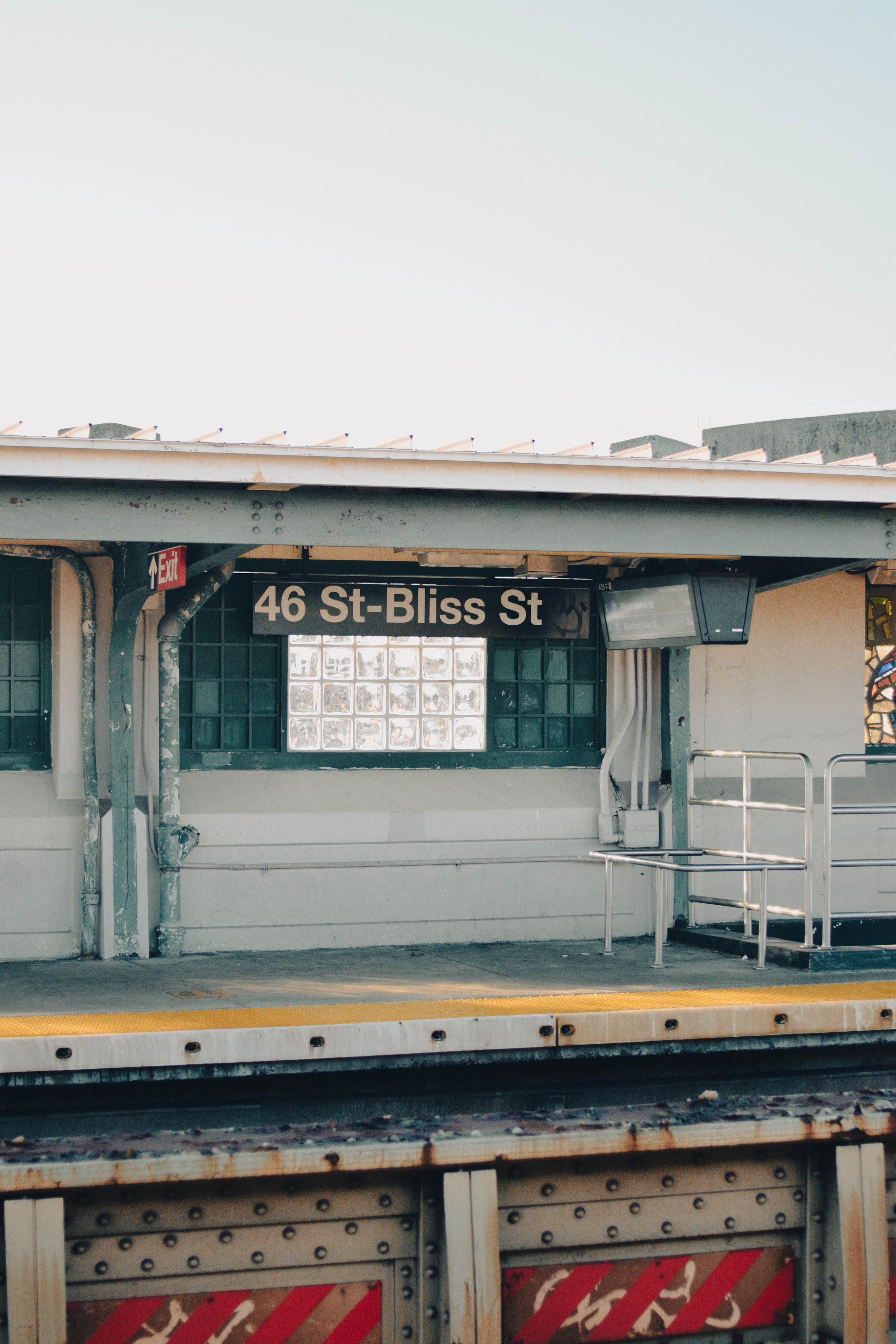 New York train platform in Queens