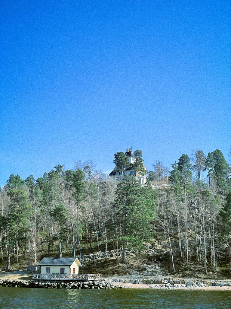 A traditional house on an island in Stockholm from a boat tour through the archipelago’s of Stockholm