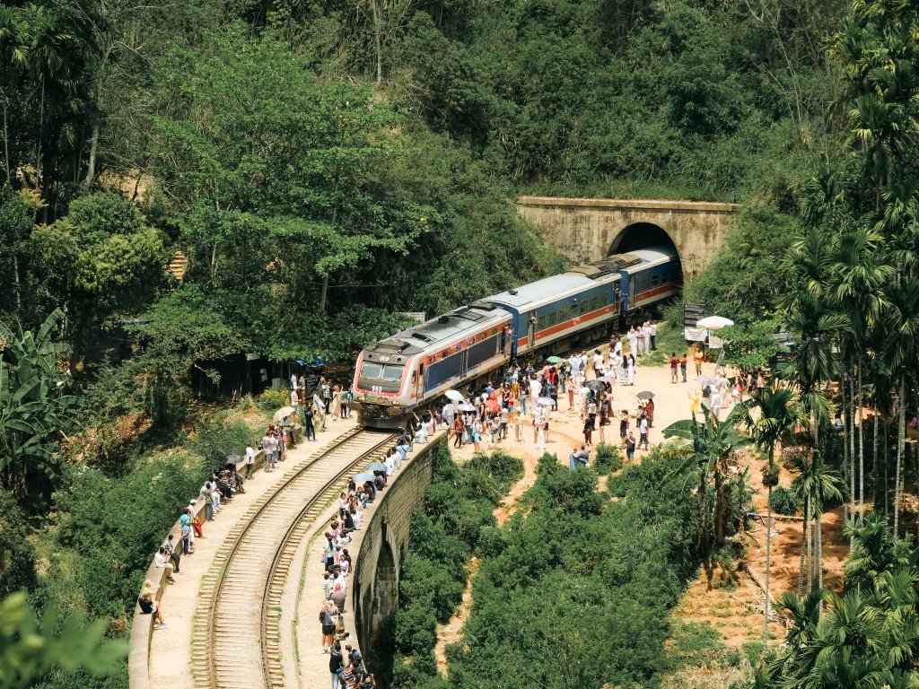 Train on the 9-arch bridge, Ella, Sri Lanka